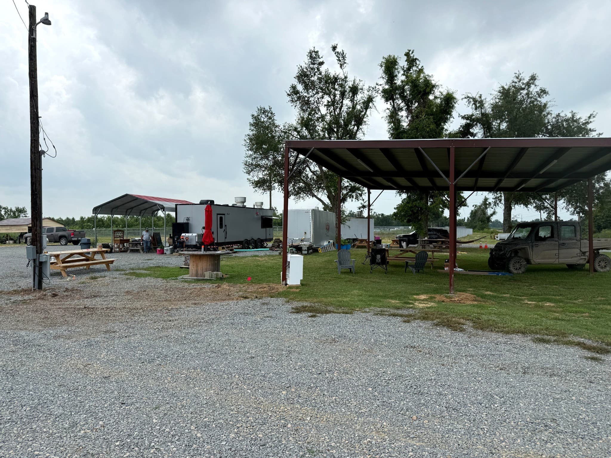 Overview of the covered pavilion at Cottonpatch RV Park